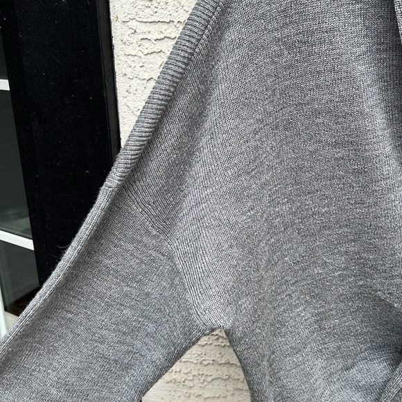 KIT & ACE Merino wool sweater size medium - Picture 4 of 5